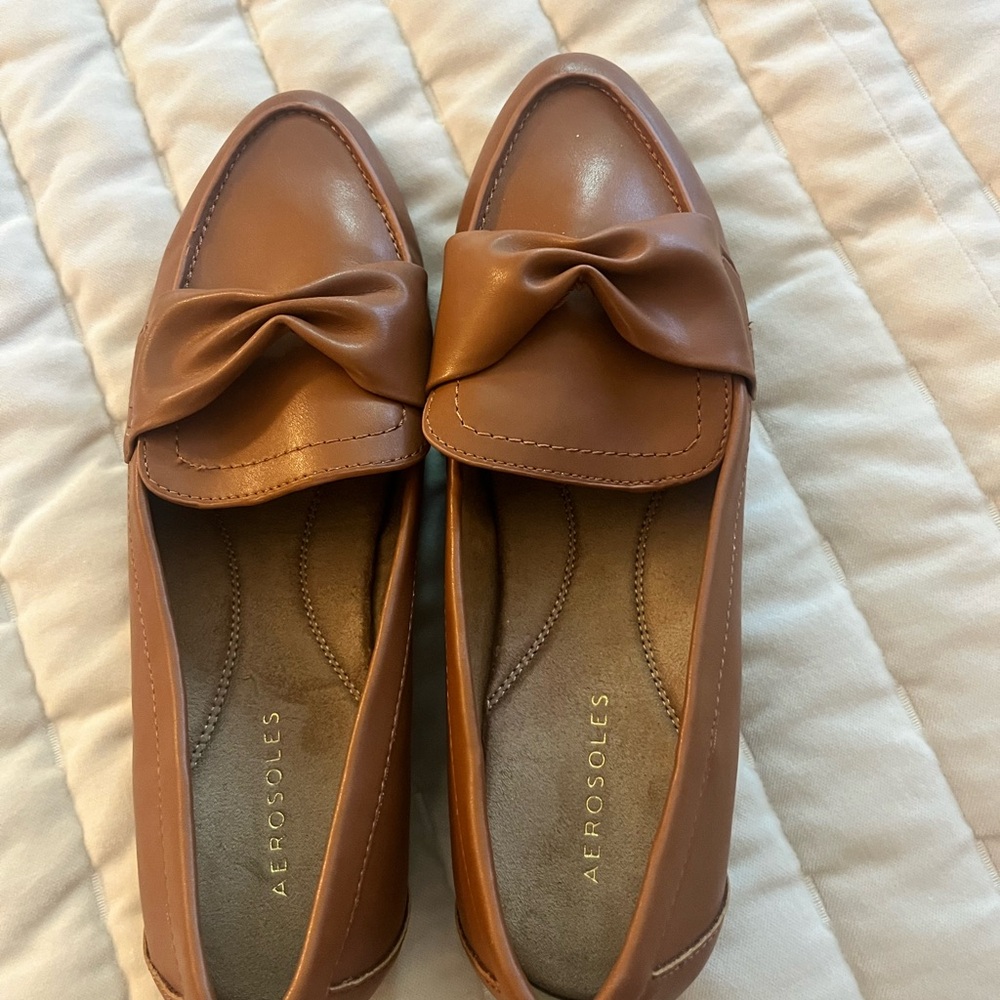 AEROSOLES Women's Brown Loafers with Bow Detail